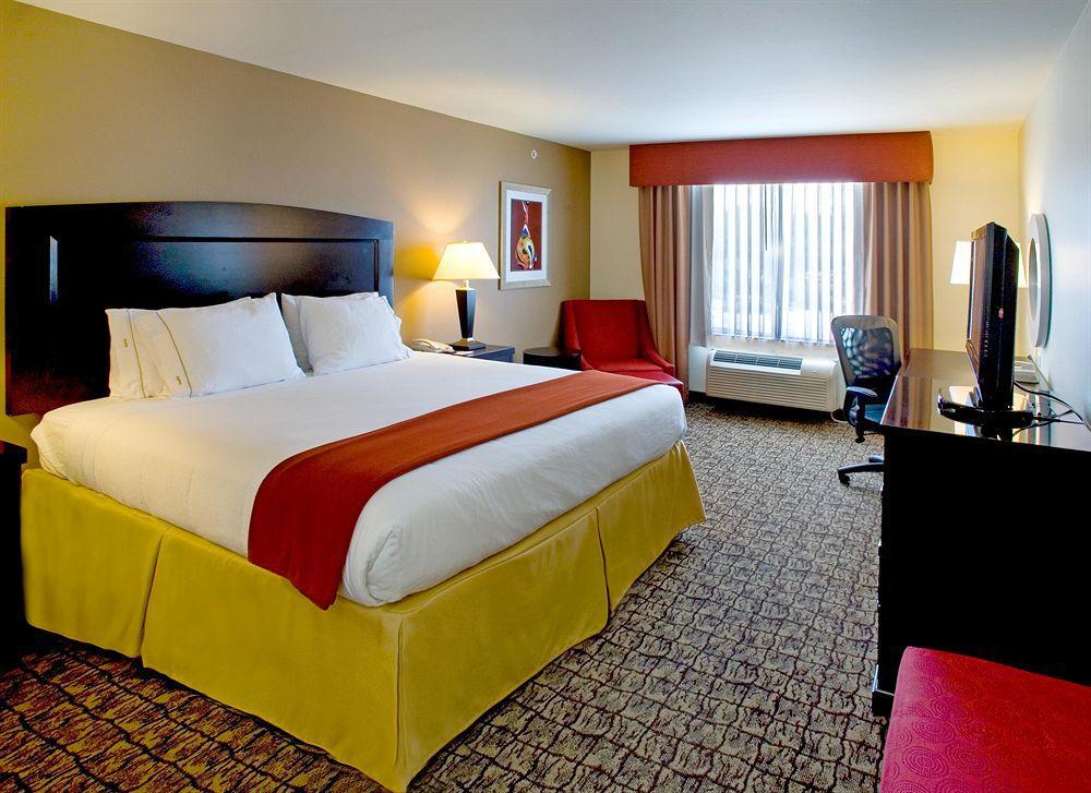 Holiday Inn Express Uvalde, An Ihg Hotel Exterior foto